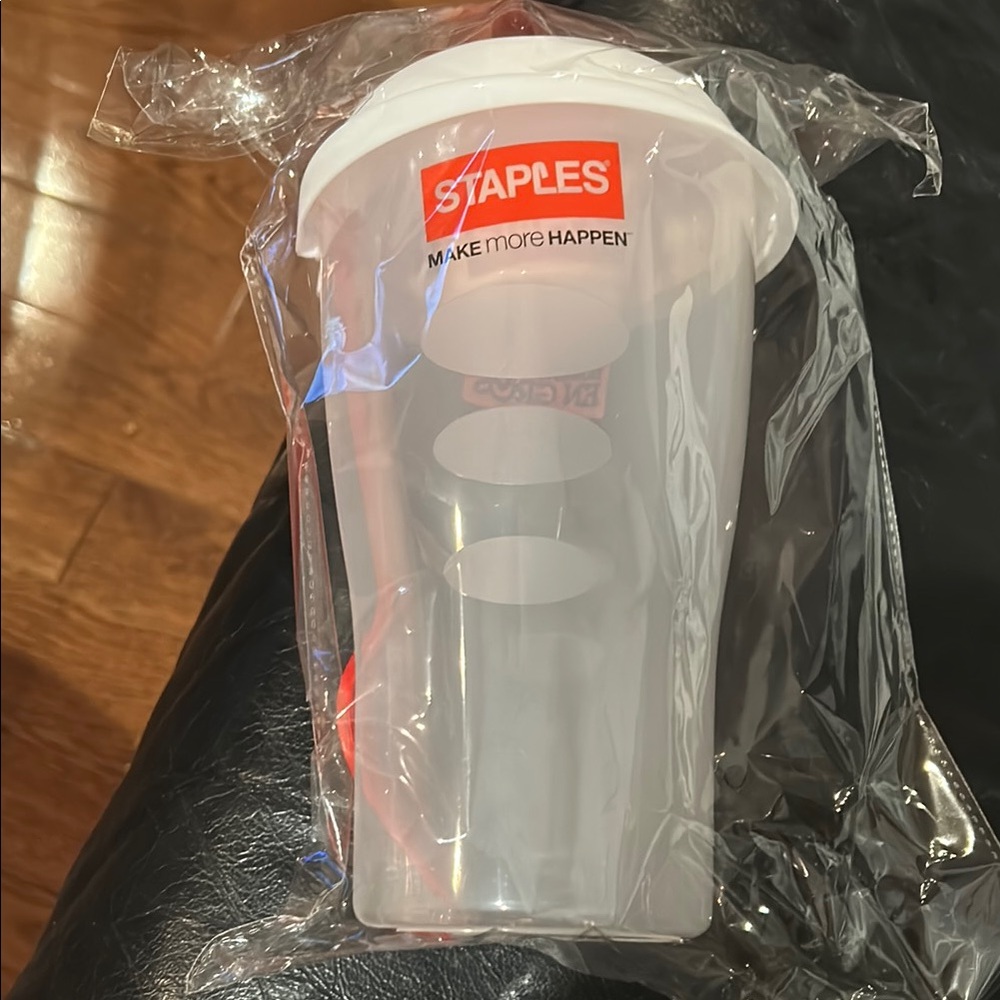 Staples Salad Container with Built-In Fork and Salad Dressing Container NWT